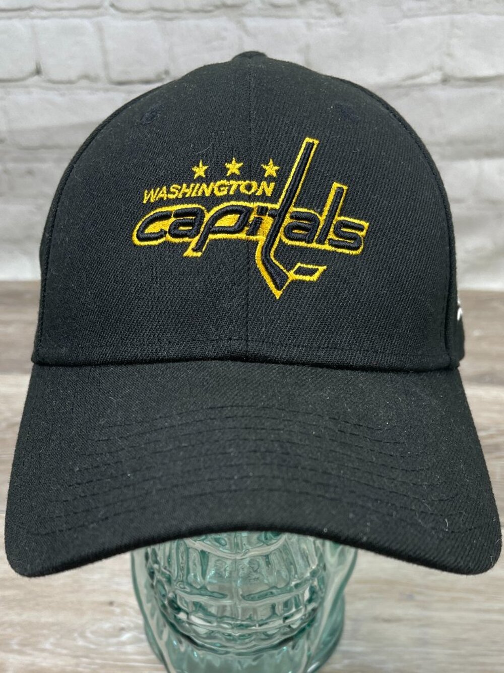 NEW ERA WASHINGTON CAPITALS VELCRO BACK HAT CAP